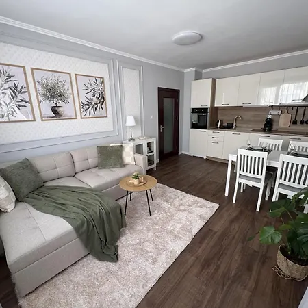 Cozy & Elegant Апартамент *